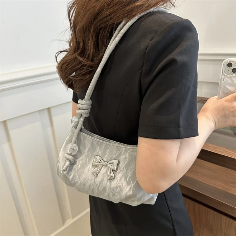 Tas Selempang Wanita yang Chic Terbuat dari Kulit Bermotif Bulan-Bintang dengan Tampilan Modern Harian yang Elegan dan Luas dari Paris. ​