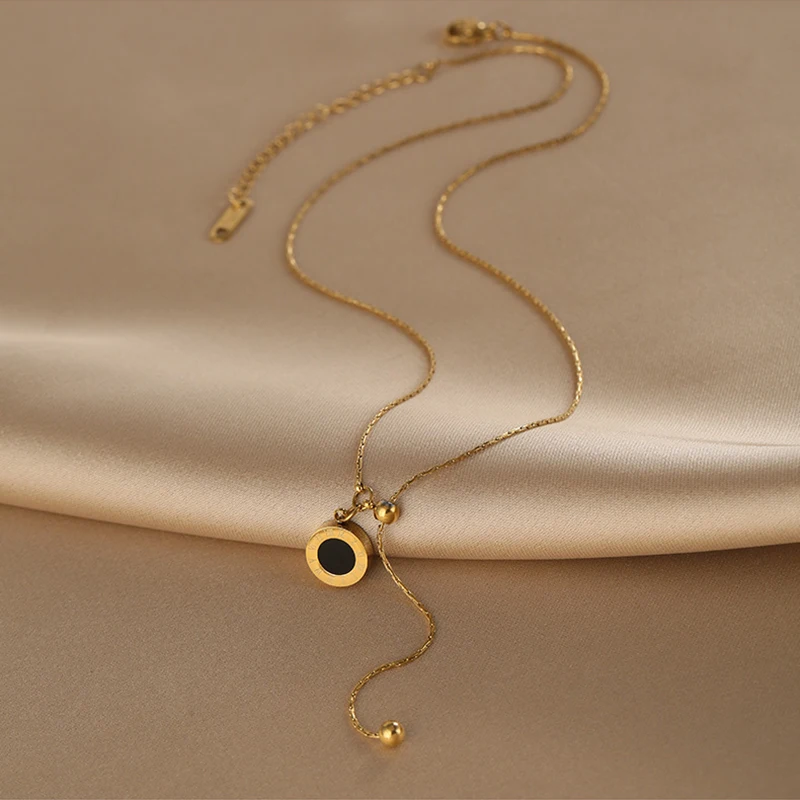 Collana con ciondolo rotondo in acciaio al titanio a doppia faccia in bianco e nero di nuova moda per collana di gioielli Non sbiaditi regalo da