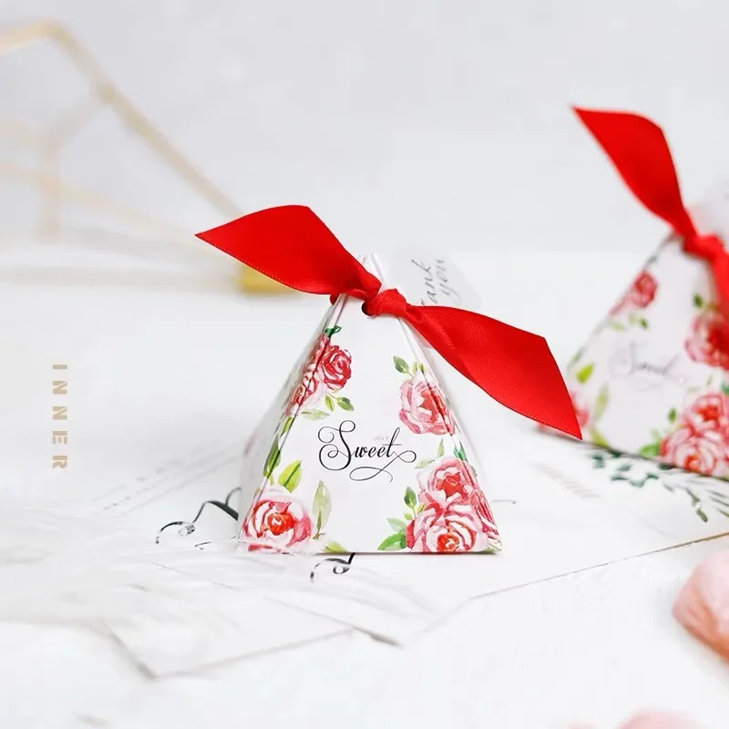 100pcs Sweet Triangular Pyramid Floral Wedding Favors Candy Boxes Party Chocolate Gifts Box + Ribbons + thank you tags