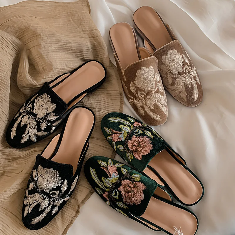 Zapatillas de terciopelo verde caqui con bordado de flores para mujer, zapatos deslizantes con punta redonda para calle y pasarela