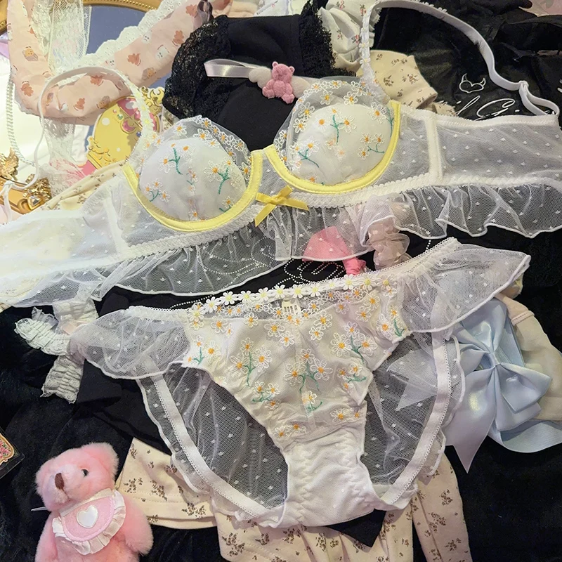 

Сверхмощное нижнее белье с вышивкой в виде ромашки, высокое качество, красивое женское нижнее белье, маленькая грудь, сексуальный комплект с бюстгальтером из мягкой стали с кольцом