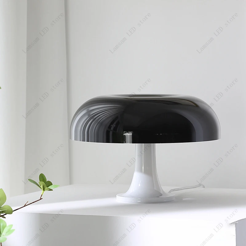 Mimimalismo Lampada a fungo nero Luce decorativa con base E14 o LED fisso alimentata CA/CC per l'illuminazione da comodino dello studio del soggiorno