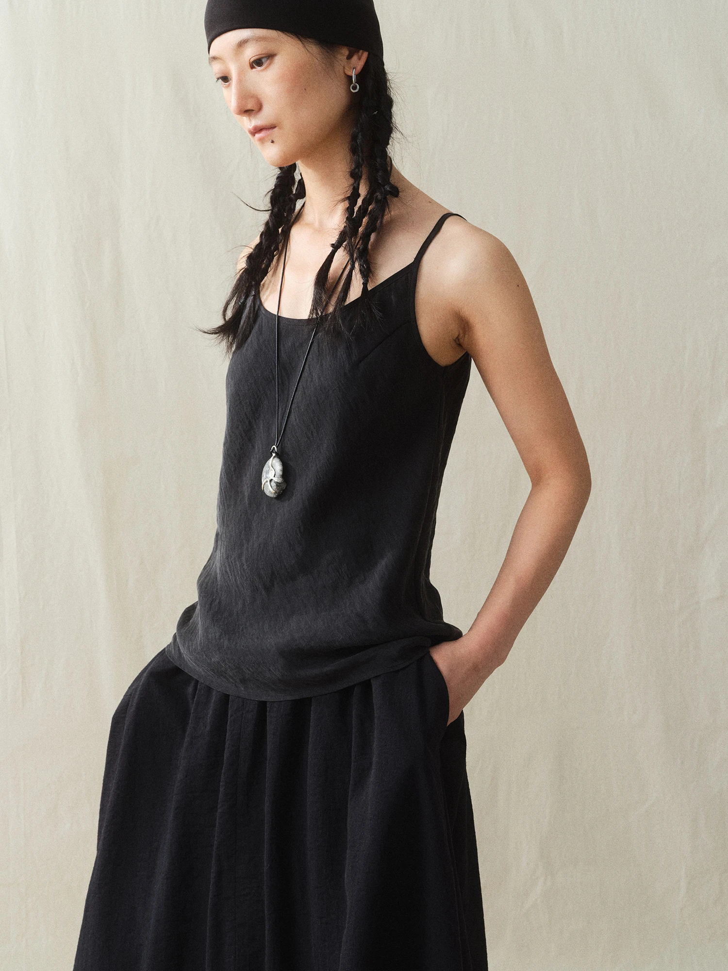 

Женский приталенный жилет из смесового лиоцелла с сухой текстурой, двухцветный, с асимметричным узором, влагоотводящий, летняя коллекция 2025