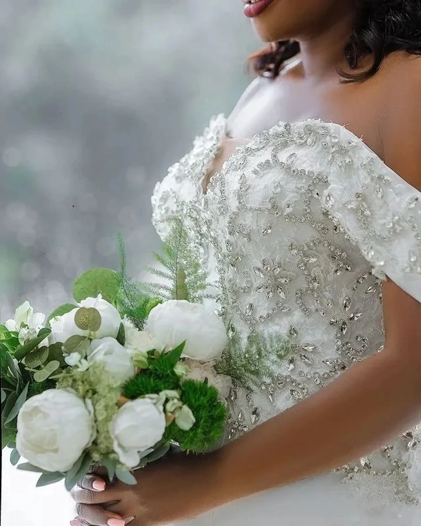 

Luxury Wedding Dress Off Shoulder Crystal Appliques Sequins Ruffles Organza Bride Bridal Gowns Robe Mariage Vestidos De Noiva