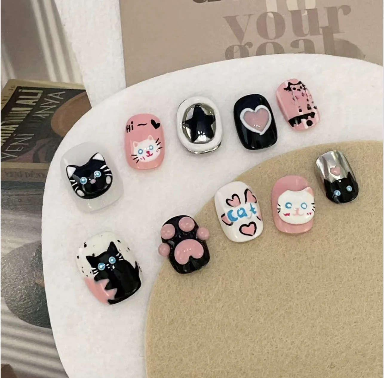 Cartoon Cute Black and White Kitten Short Press On Nails Handmade 3D Pink Cat Claw Fake Nail Patches