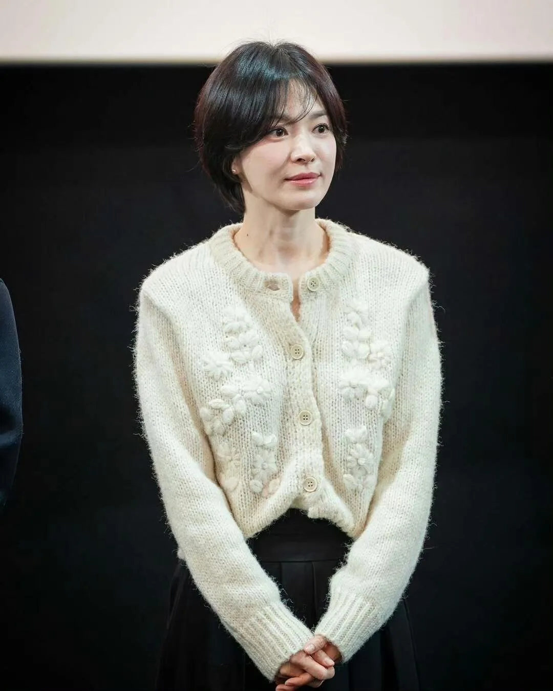 Cardigan maglione lavorato a maglia di lana con decorazione floreale 3D Lavoro pesante Morbido capispalla invernale da donna coreano Sle