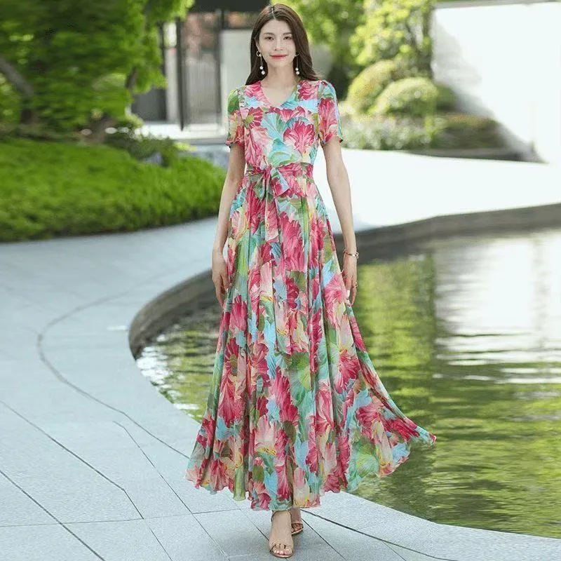 Sukienka maxi z szyfonu w stylu boho z kwiatowym nadrukiem, letnia moda damska, dekolt w serek, krótki rękaw, pasek, tunika z wiązaniem, duża rozkloszowana sukienka plażowa.