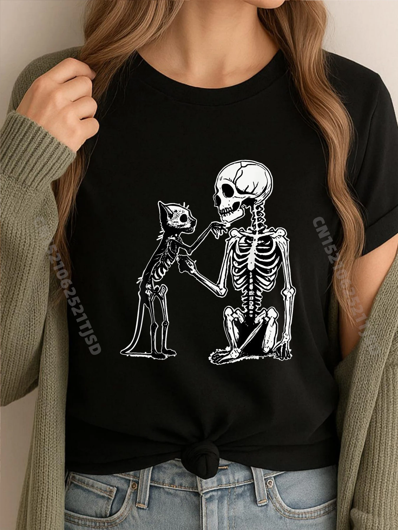 

Скелет держит кот, ленивый костюм на Хэллоуин, футболка для влюбленных с черепом, женская футболка 100, ℅ Хлопковая мужская одежда для пар, европейский размер, алфавит