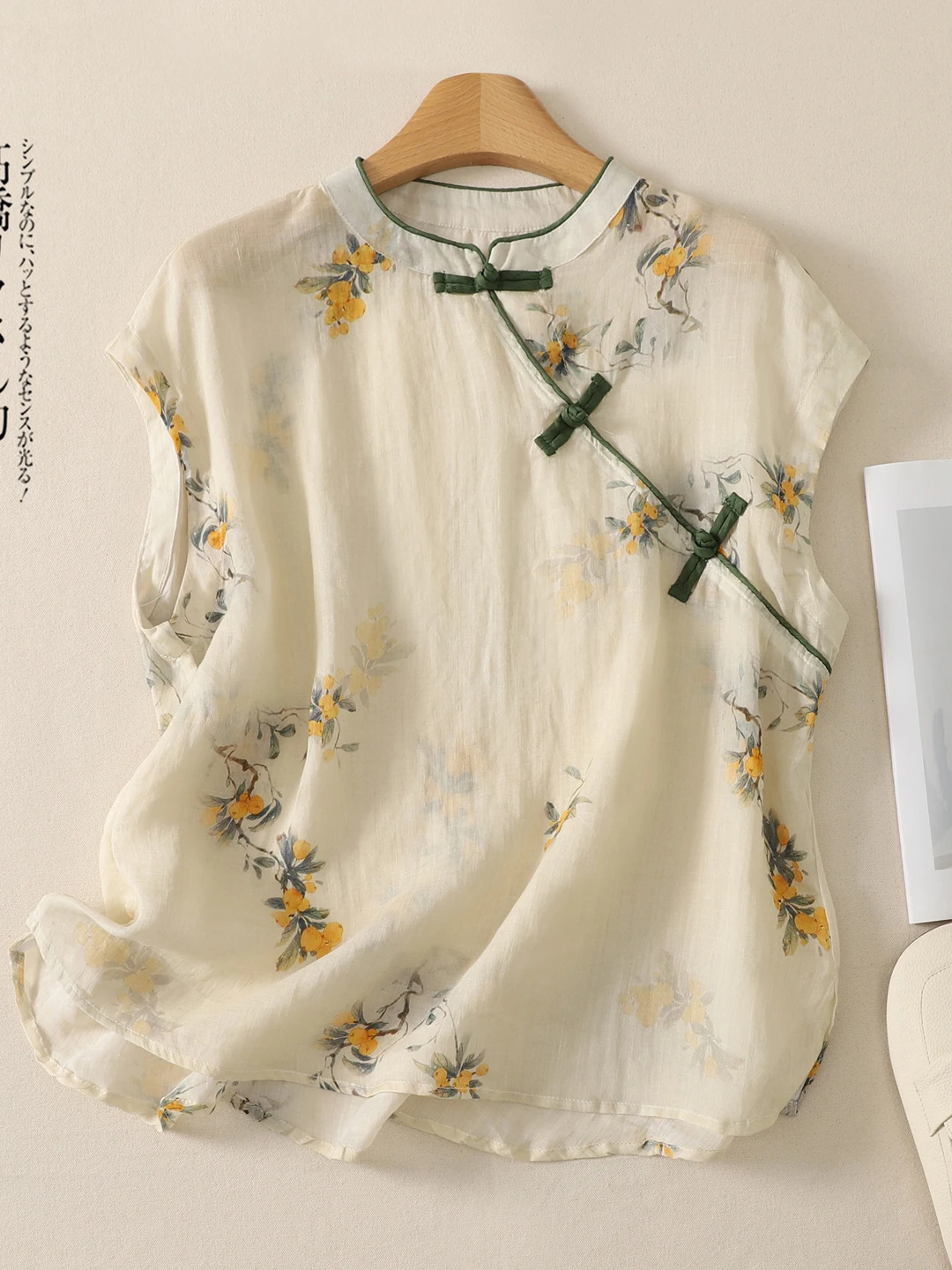 

Retro Artistic Cotton Linen Sleeveless Shirt Women's Versatile Oblique Buttoned Print Top Summer 2026 Fashion Trend