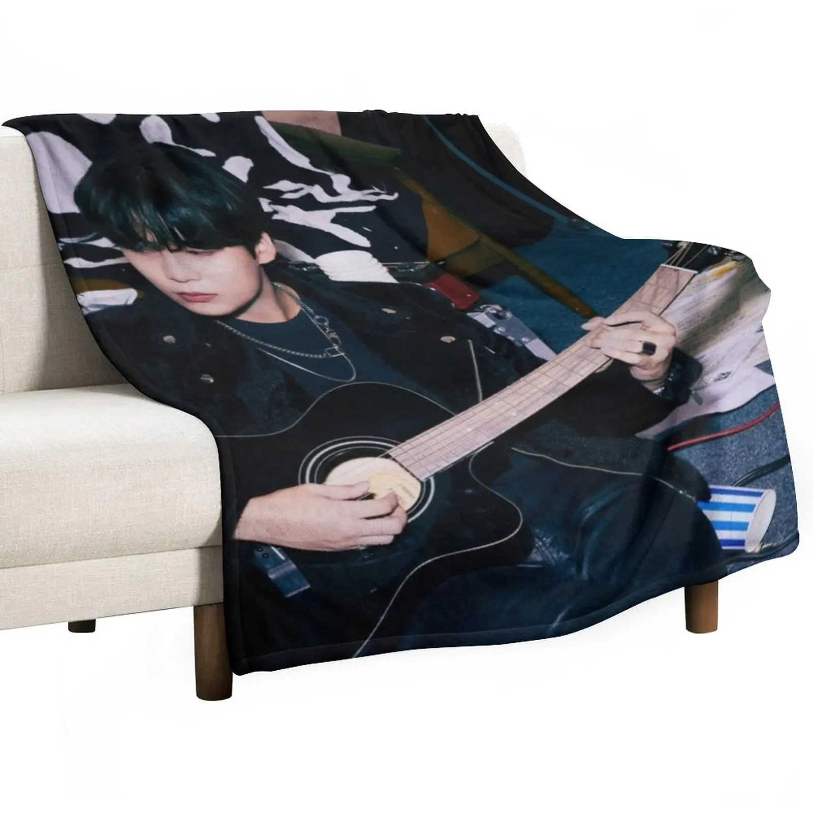 

JONGHO ATEEZ - Universe Back Stage Rockin' Throw Blanket Blanket For Decorative Sofa Fluffy Soft Blankets