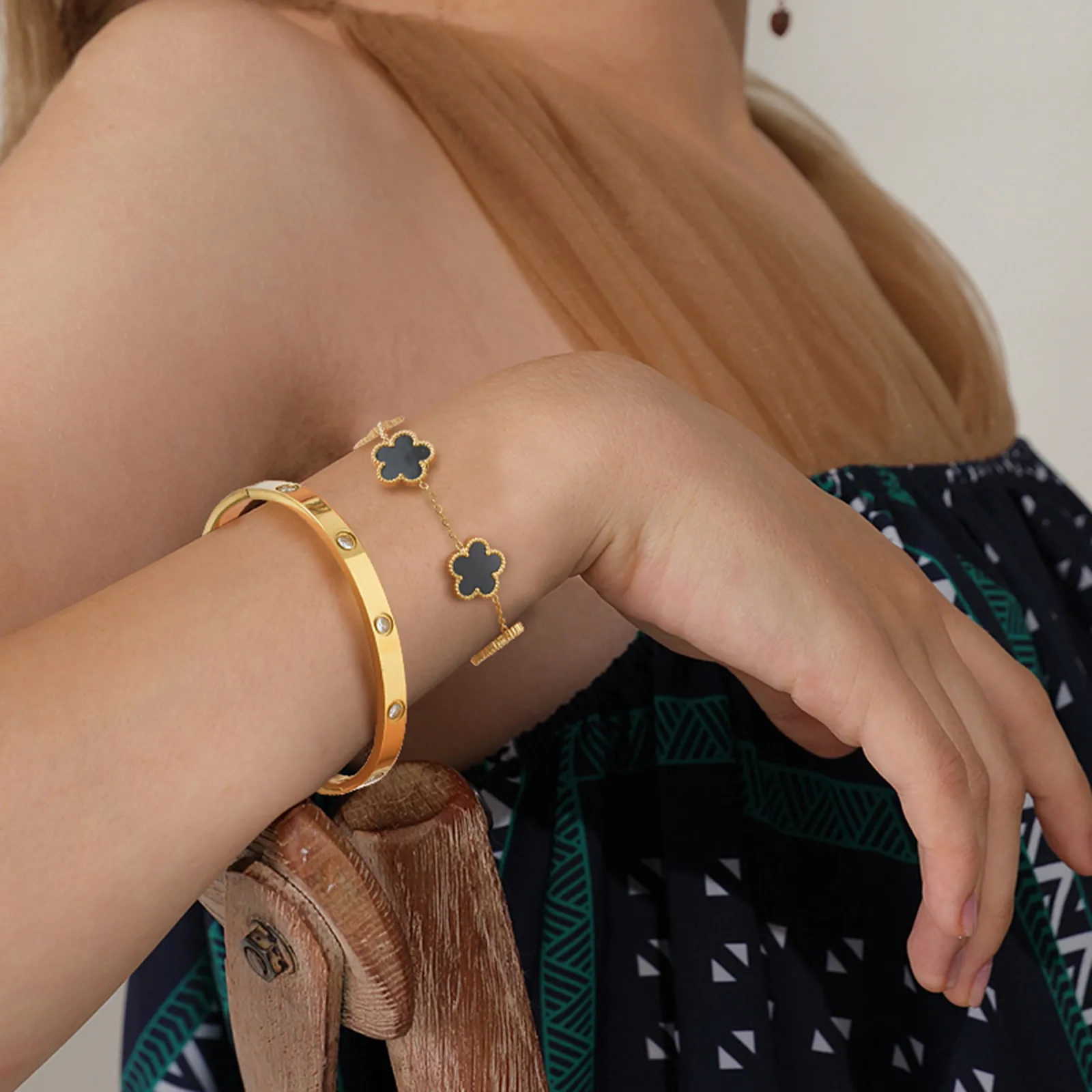 

Exquisite Five Flower Bracelet Set for Women, Luxury Stainless Steel Zircon Openable Bangle, Classic Fashion Jewelry Gift Clover
