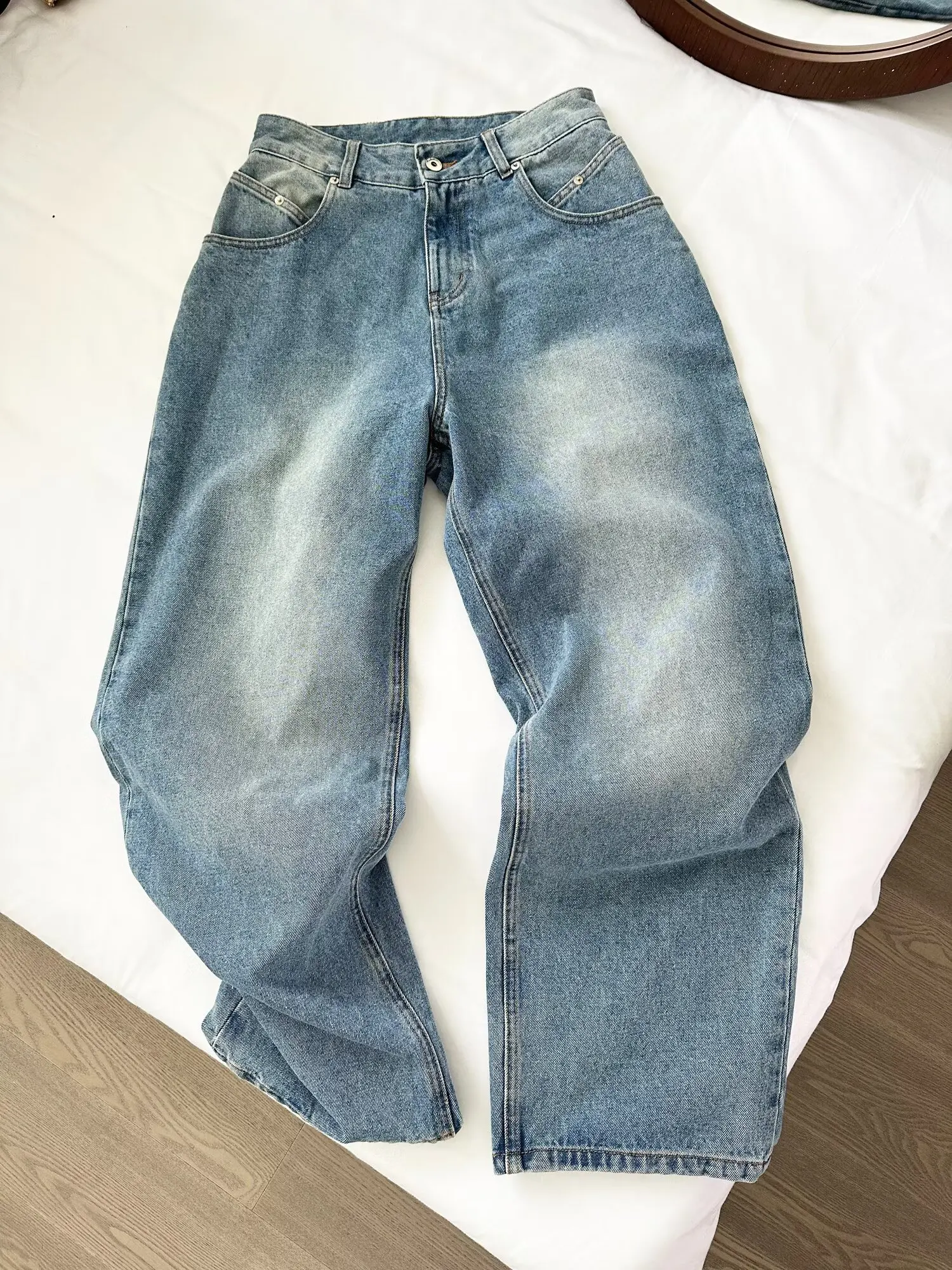 

Faionable Soft Denim Long Pants for Women H2599 Versatile Ladies Jeans European Sle Loose Fit l Waist Button Closure