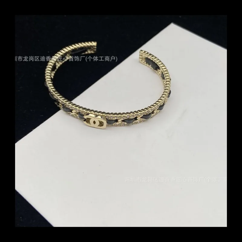 نسخة عالية صغيرة مزدوجة كلاسيكية سوار ملابس نسائية جلد الماس افتتاح سوار جوفاء المد المجوهرات