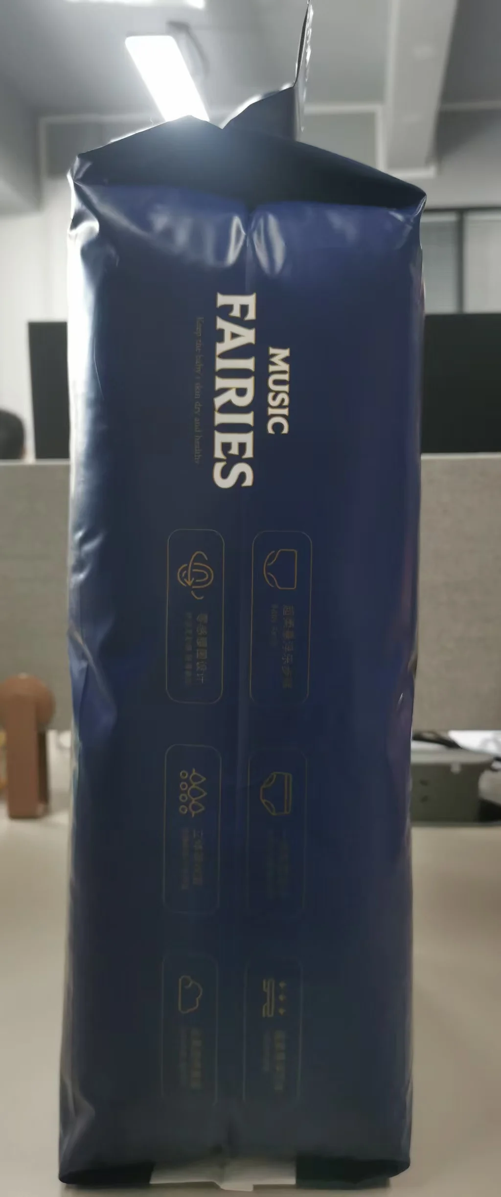 حفاضات أطفال ميوزيك جيني للاستعمال مرة واحدة، هيكل أساسي معلق مبتكر، قفل مائي وجيد التهوية 2 في 1