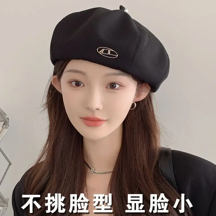 메탈 로고가 있는 여성용 베레모, 여름용 얇고 통기성 좋은 베이커 보이 모자, 큰 머리에도 잘 맞는 레트로 스타일 캡, 패션 슬라우치 피크드 캡