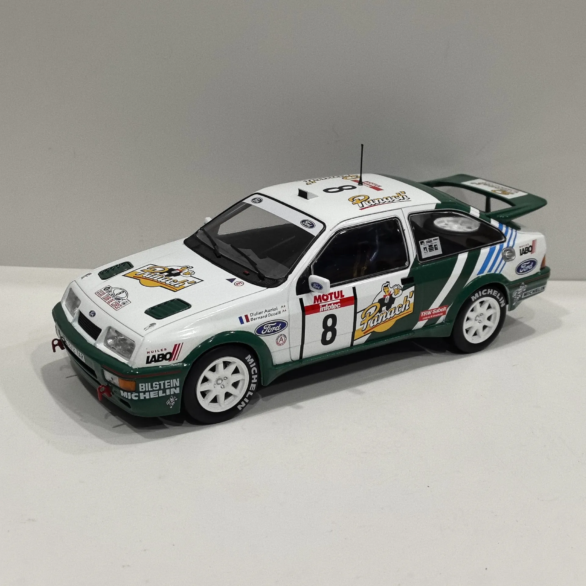 

Diecast IXO 1/18 Scale FORD SIERRA RS COSWORTH #8 Rally Car Alloy Car Model Collectible Toy Gift Souvenir Display Ornaments