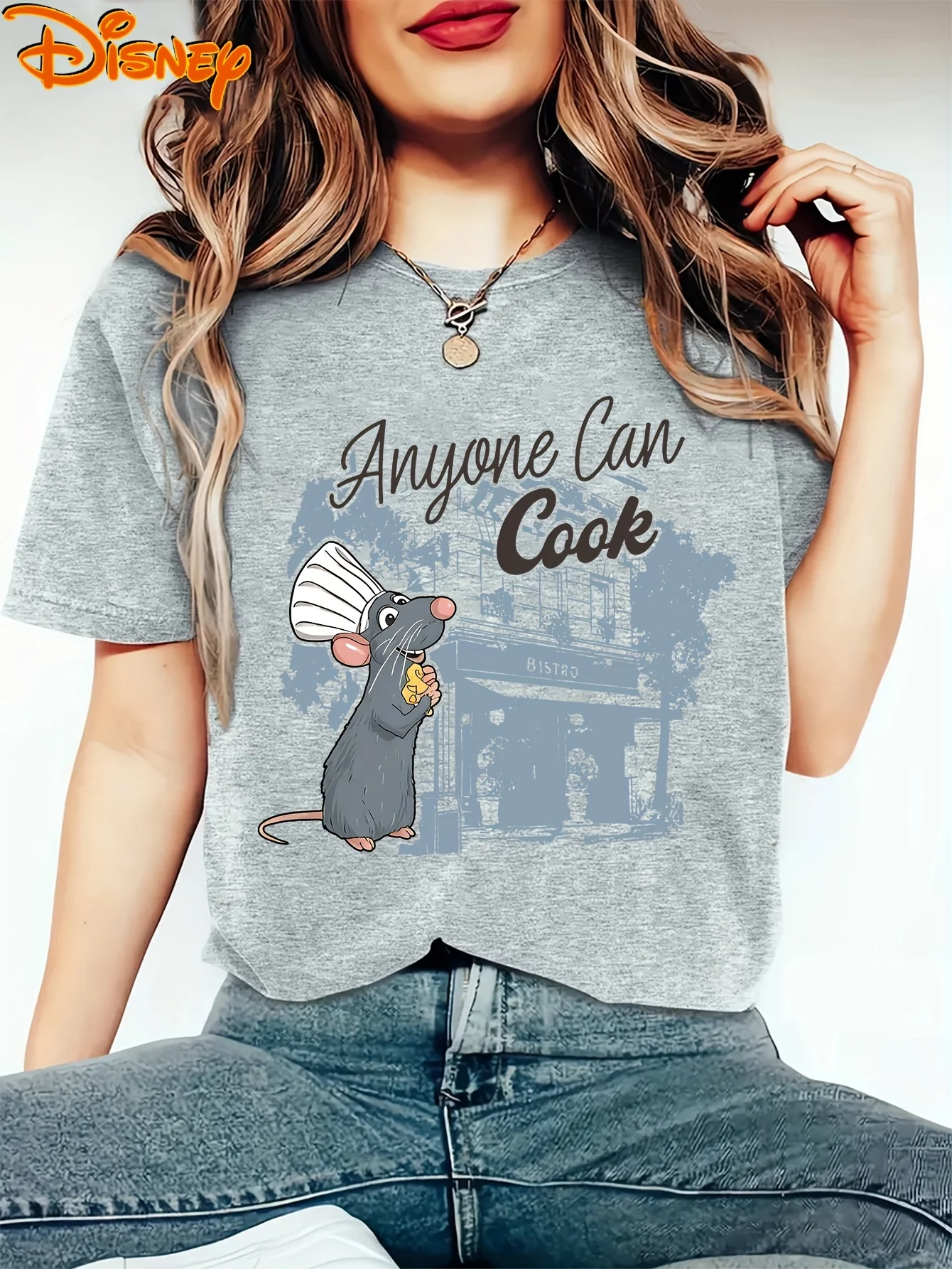 Koszulka z krótkim rękawem i okrągłym dekoltem z nadrukiem czapki szefa kuchni z filmu Disneya "Ratatouille", uniwersalna koszulka bazowa na każdą porę roku dla kobiet i mężczyzn.