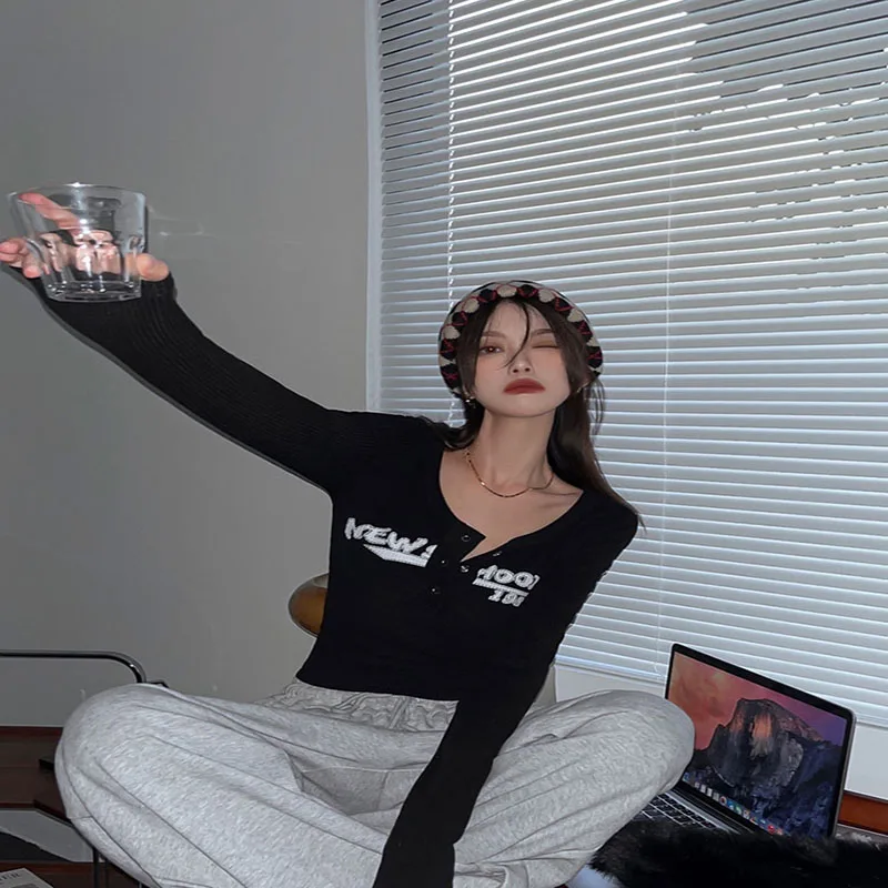 الرجعية الكتابة على الجدران طباعة مطاطا تي شيرت المرأة مثير سليم المحاصيل الأعلى مضلع كم طويل بلوزات مستديرة العنق الجرونج المحملة القمم الكورية