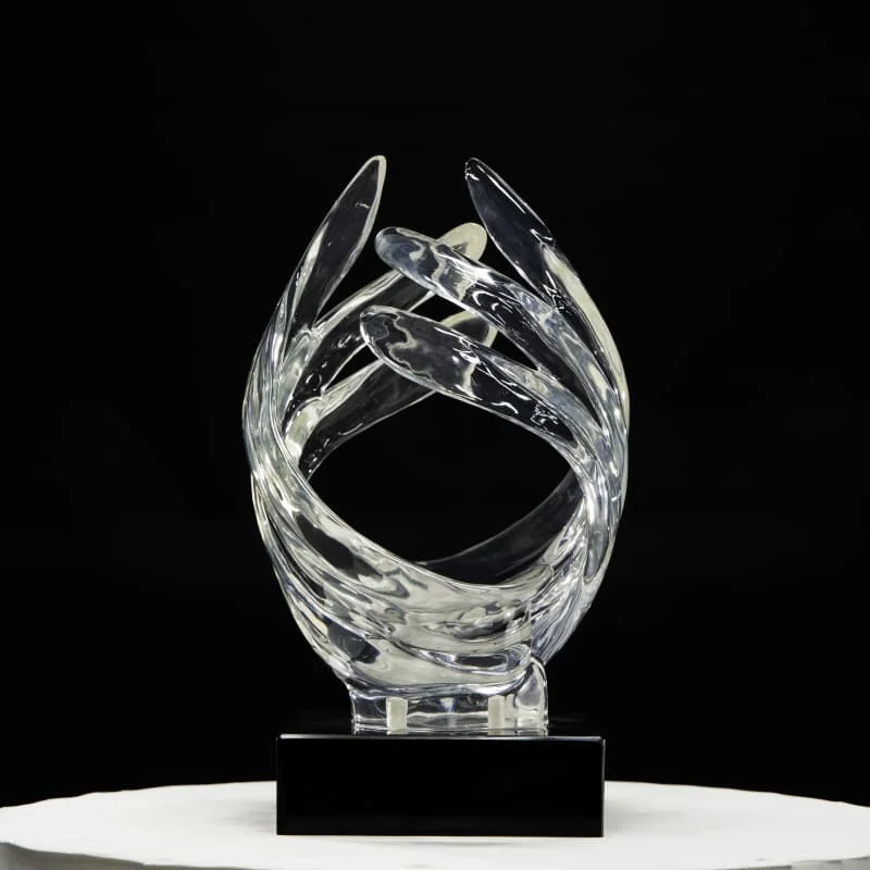 T*& Manufacturers OEM Custom Outdoor Large Statue clear Resin Statue Figurine for Garden Statue