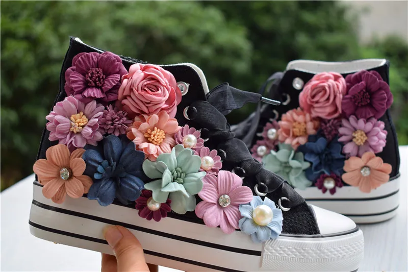 Zapatos de lona hechos a mano con flores para mujer, zapatillas blancas vulcanizadas informales con aumento de altura para estudiantes, primavera y