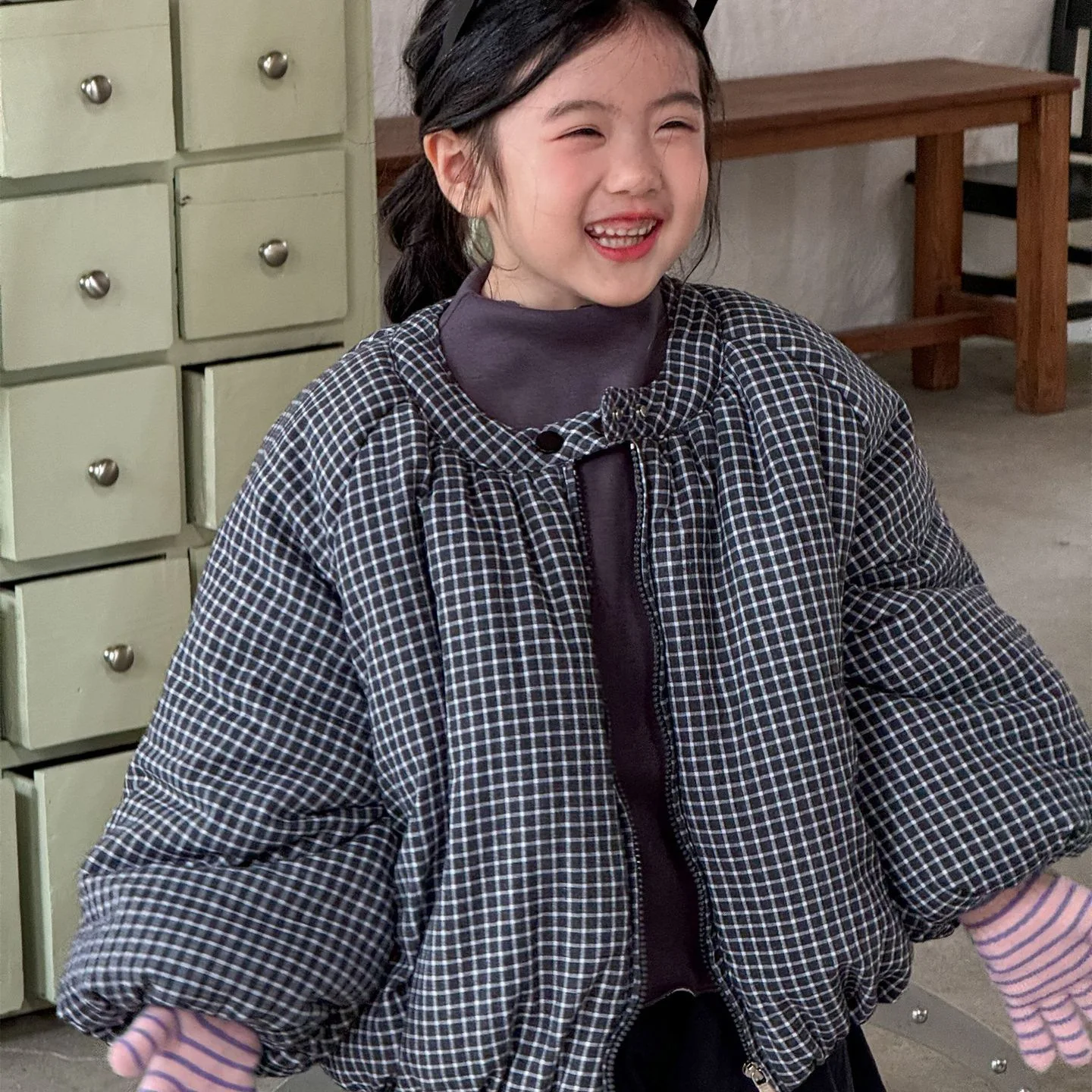 

Осень-зима 2025 года, новый стиль, бархатная утепленная клетчатая куртка в Корейском стиле для девочек, универсальный модный теплый топ, эксклюзивная одежда