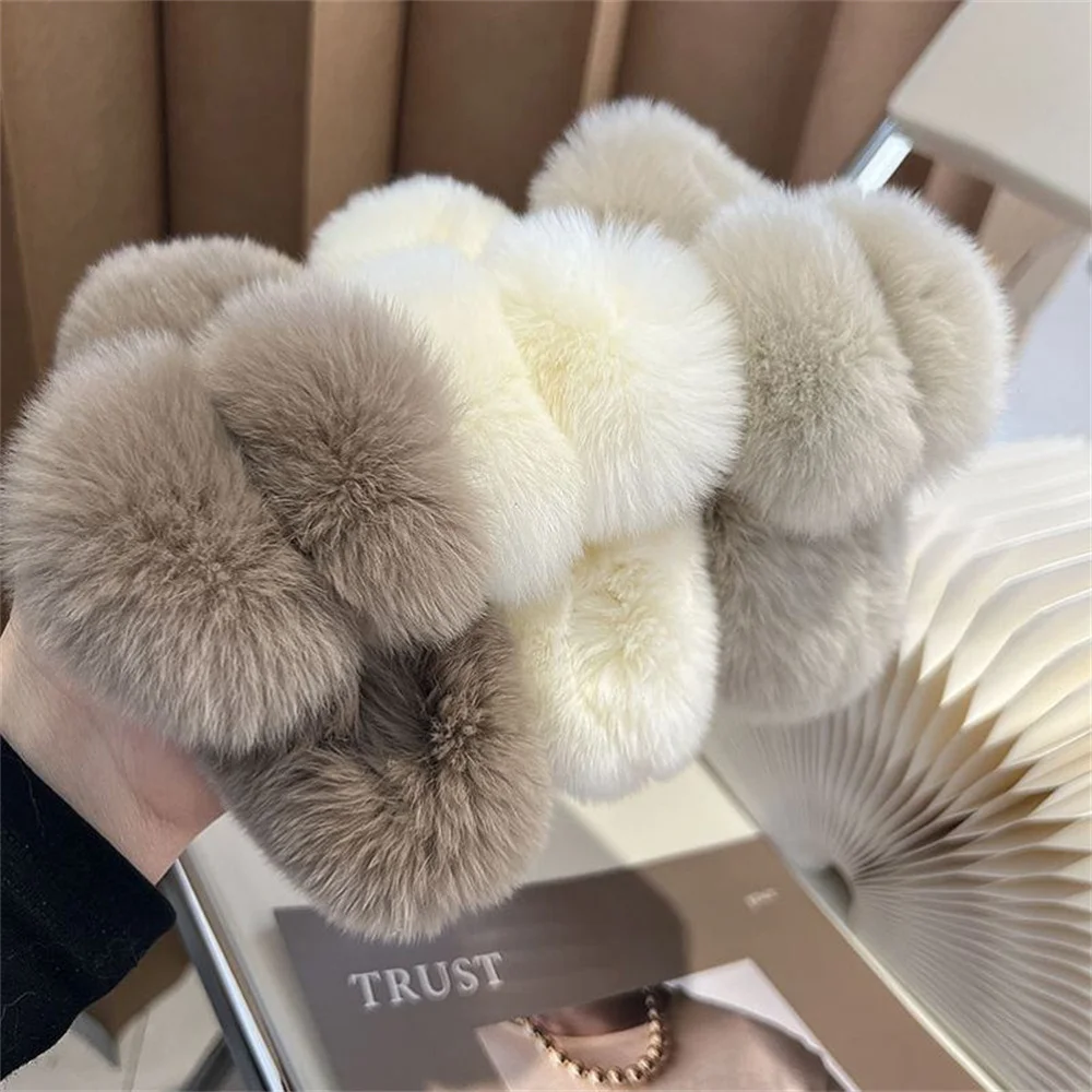 Winter Plush Hair Claw Elegant Acrylic Hairpins Faux Fur Hair Clip Barrette Crab Headwear for Women Girl Hair Styling Accessorie