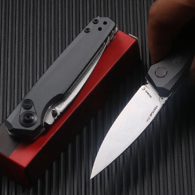 Combining practicality and a sense of style, the knife is designed for modern urban and outdoor lifestyles