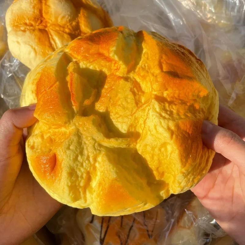 大きなパイナップルパン型のスクイーズ玩具、超ソフトなミルクの香りのパン型フィジェット玩具、ゆっくり戻るリアルなパン型感覚玩具、子供と大人向け