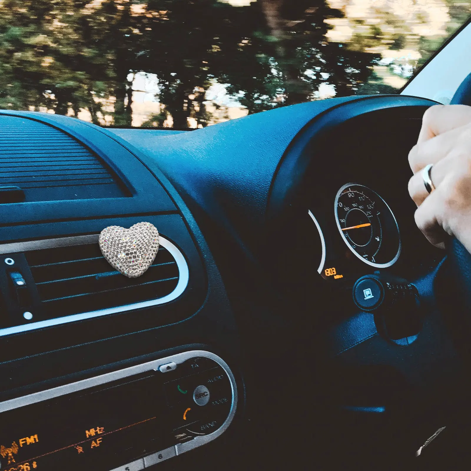 

1pc Rhinestone Car Perfume Clip Heart Shaped Air Outlet Decor Fragrance Plastic Vents Auto Interior Supplies Aromatherapy