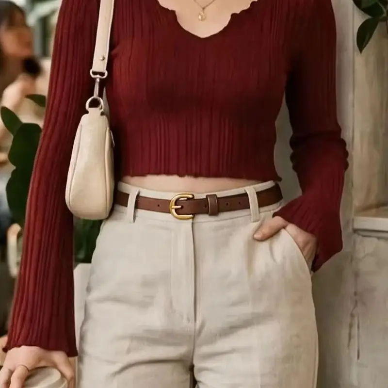 cinto-de-cintura-feminino-estilo-retro-fino-em-couro-com-fivela-em-d-dourada-fosca-ajustavel-em-tom-de-castanho-escuro-ideal-para-vestidos-e-para-o-dia-a-dia-no-escritorio