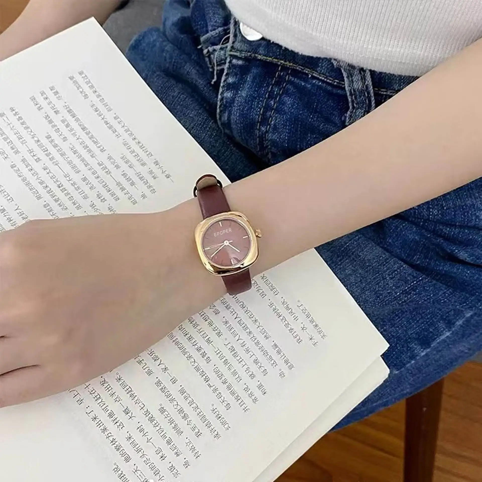 ساعة كوارتز نسائية كلاسيكية فاخرة وخفيفة الوزن وكاجوال وعصرية وعالية القيمة، وساعة يد بتصميم نسائي.