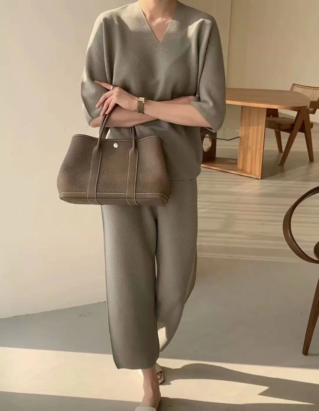 Women's 2-piece Elegant V-neck Half-sleeve + Straight Pants Suit Street Casual Wear Solid Color Knitted Suit For Women
