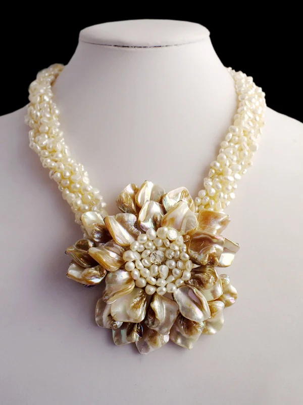 Pretty !!  Natural white pearll, shell necklace   20\