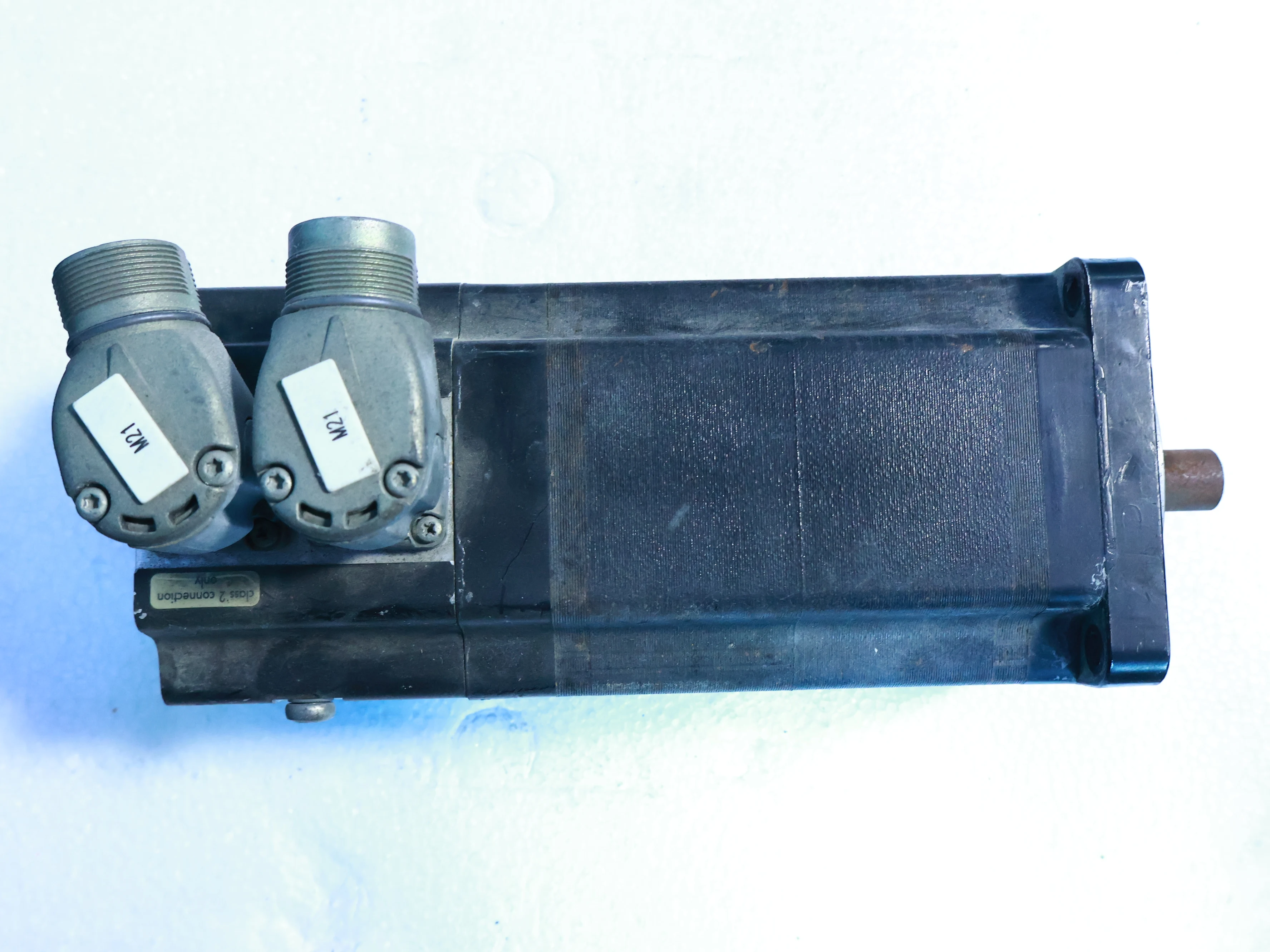 

Б/у серводвигатель SER3913 4L3SS0T0 для Berger Lahr SER3913/4L3SS0TO