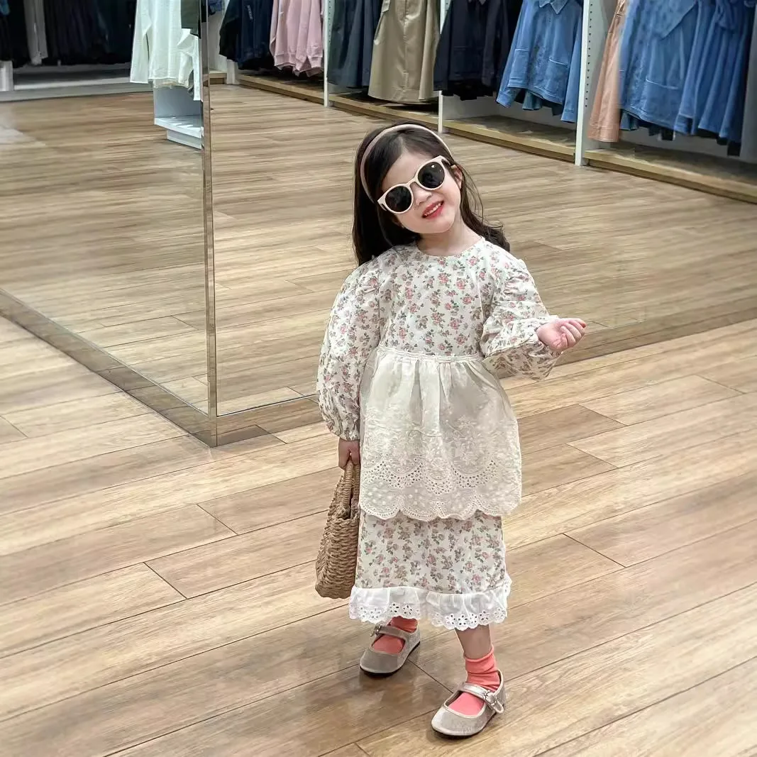 فستان بناتي 2025 فستان ربيعي للفتيات على الطراز الريفي دانتيل وزهرة مجزأة فستان طويل دانتيل الأميرة المئزر