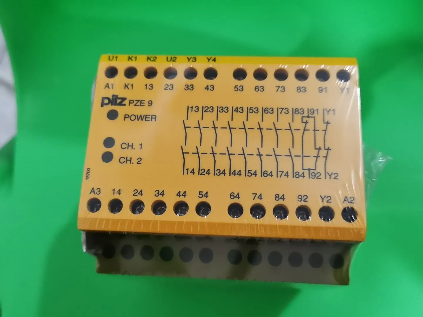 Pilz PILZ safety relay PZE9, 774150, 24V DC power supply, 3.5W power