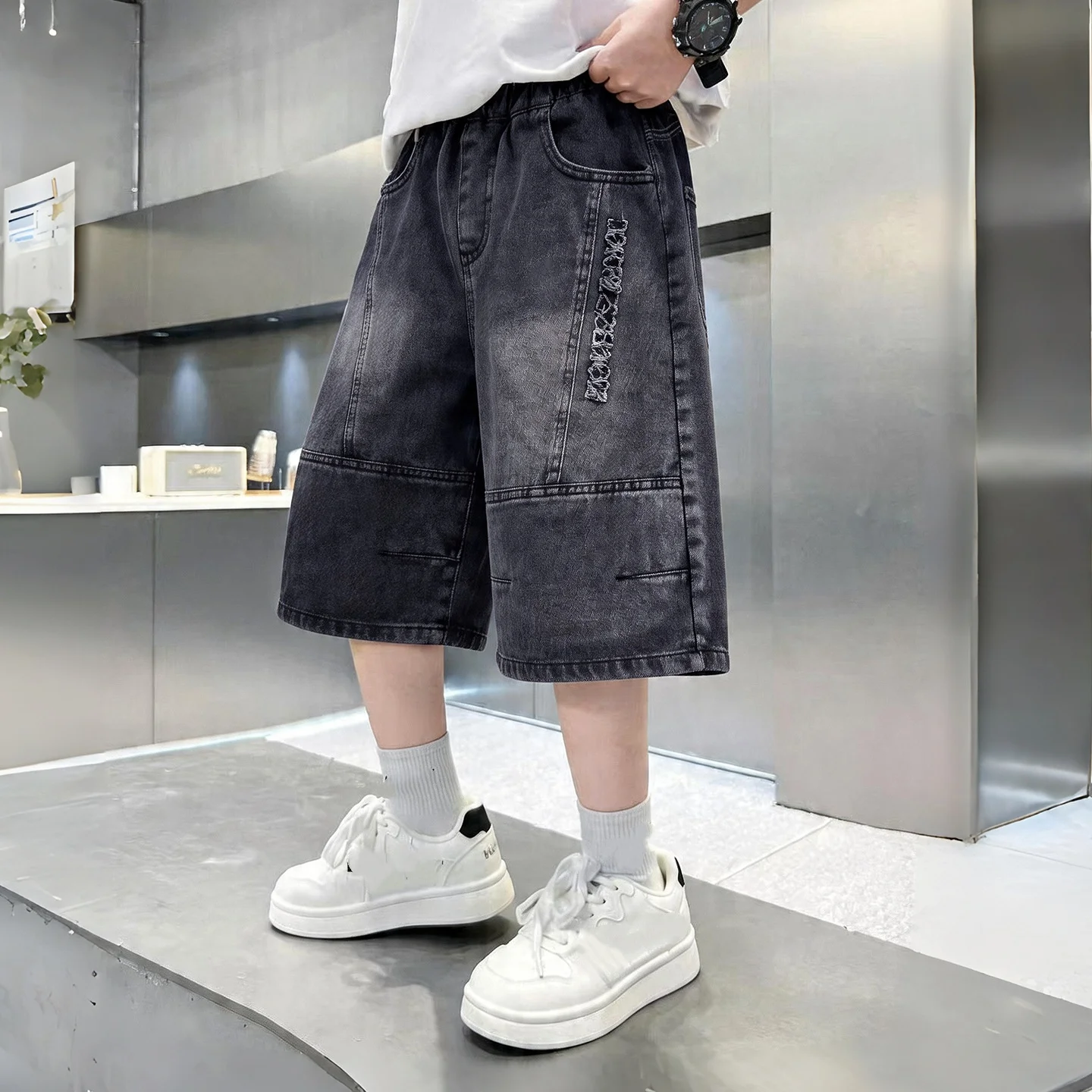 Children Streetwear Ripped Denim Shorts for Boys Black Loose Casual Knee-Length Summer Fashion Bottom Pants for Kids Age 4-14