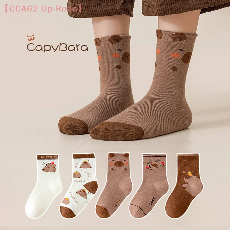 5 pares de calcetines de tubo medio con estampado de capibara de dibujos animados calcetines casuales suaves transpirables Unisex Otoño Invierno café mantener caliente calcetines de tubo medio