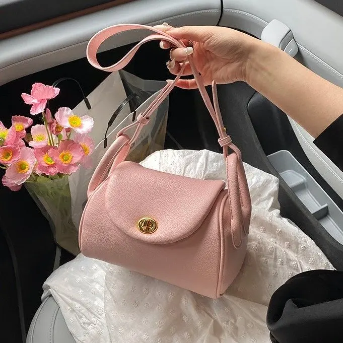 

2025 Autumn 241 New One-size-fits-all Messenger Bag Simple Casual Versatile Women's Bag Popular Summer Bag Cover PU