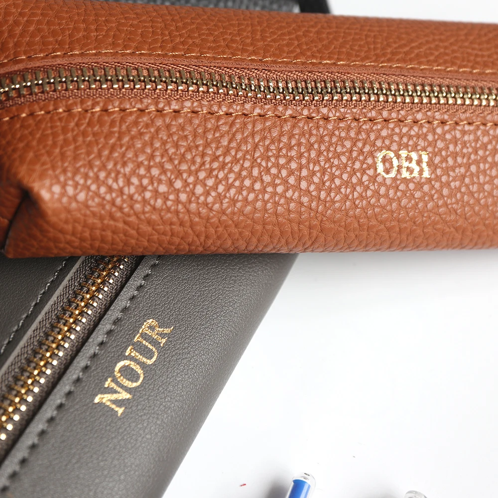 Benutzerdefinierte Name Leder Federmäppchen Business School Student Reißverschluss Stifttasche Großhandel Kosmetiktasche Aufbewahrungstasche Personalisiertes Mini-Geschenk – Detail 9