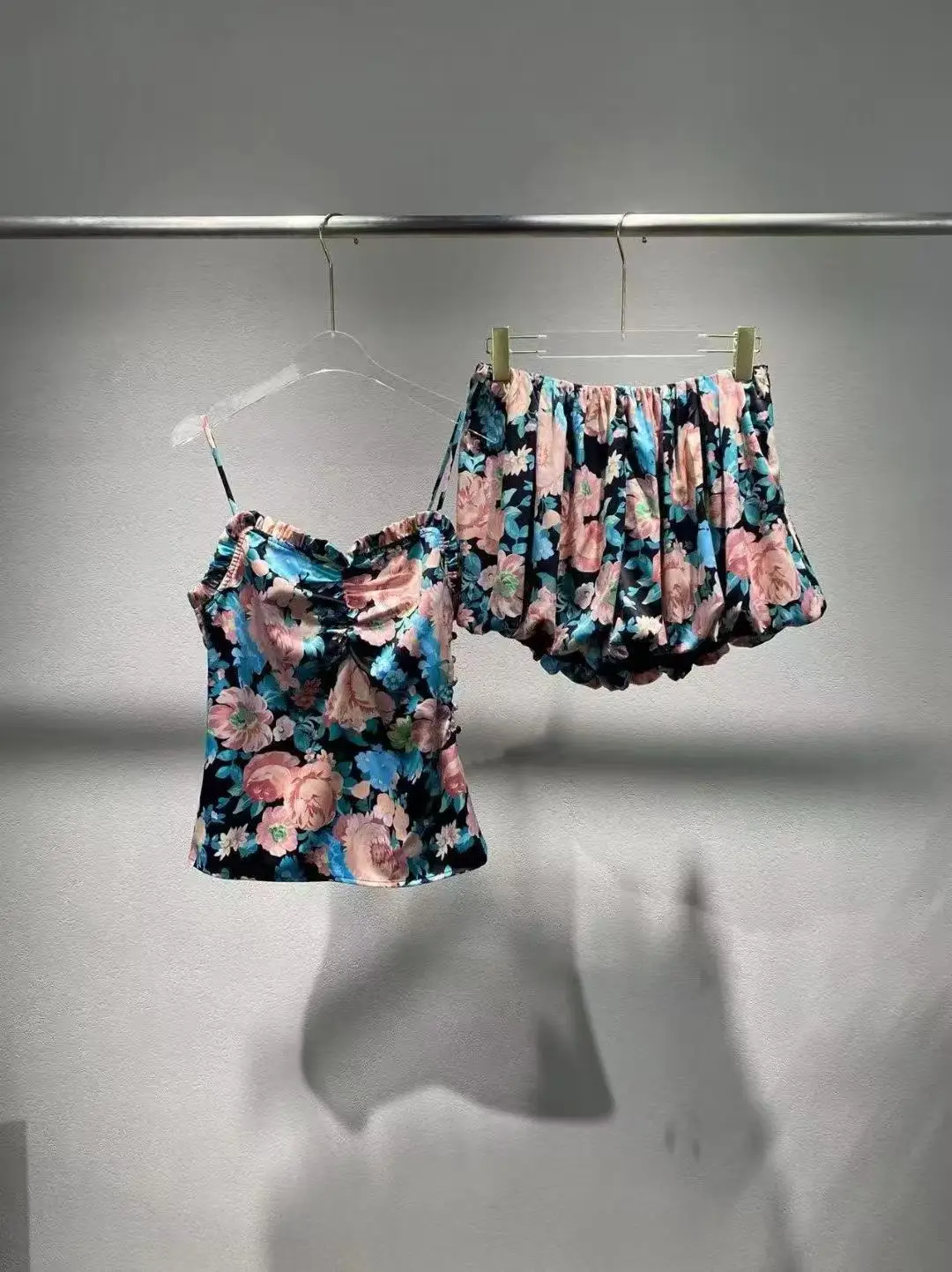 

2025 Spring/Summer Women's New Design Flowery Earbud Collar Blouse and A-line Pleated Skirt Pant Set