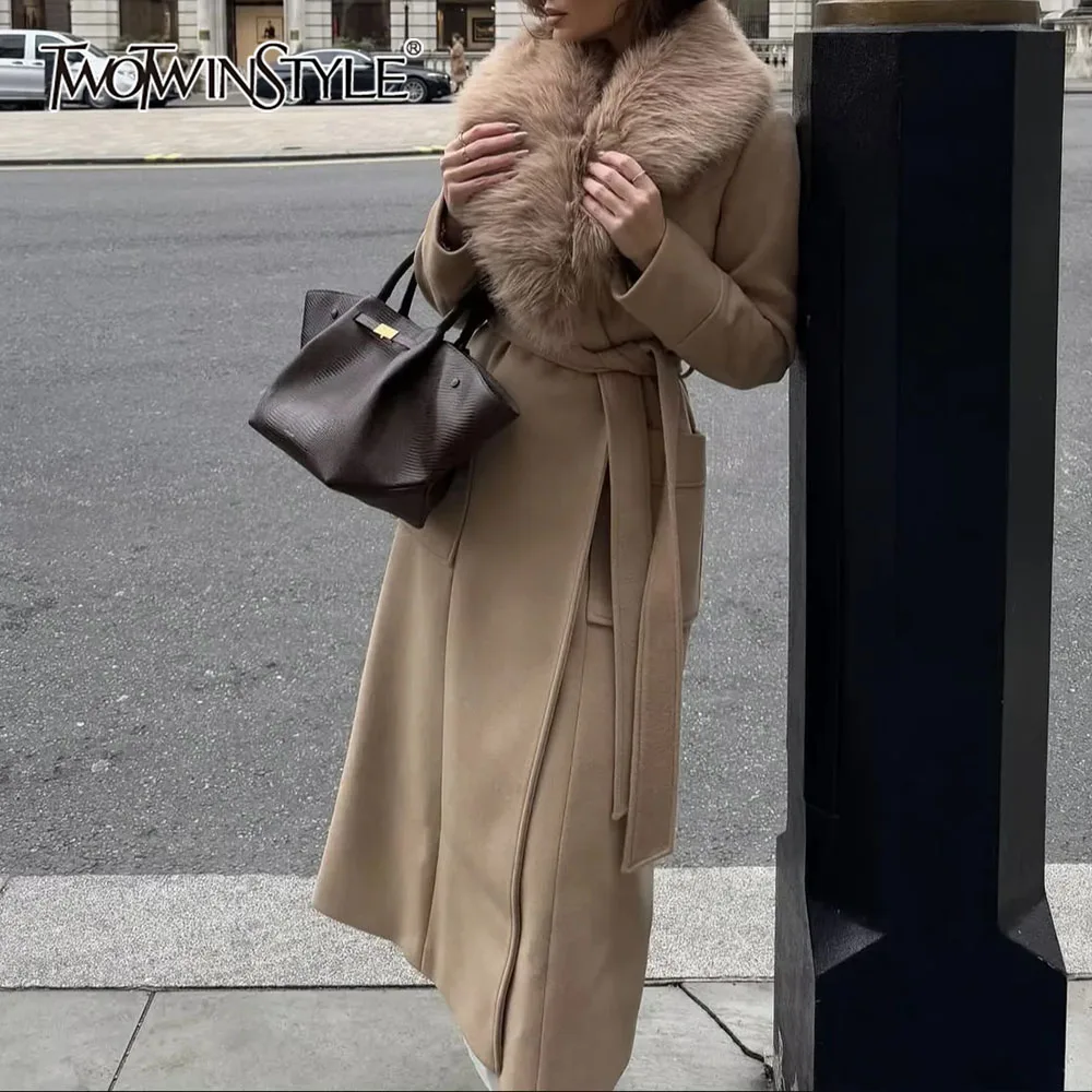 

TWOTWINSTYLE французские элегантные пальто со шнуровкой для женщин с лацканами и длинными рукавами в стиле пэчворк, темпераментное пальто из искусственного меха, женское осеннее новое