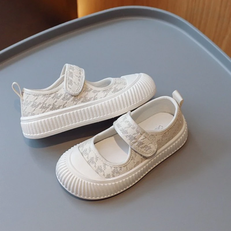 

Летние кроссовки для детей, новая дышащая удобная обувь для девочек, противоскользящая мягкая детская обувь на толстой подошве, повседневная простая повседневная парусиновая обувь в стиле ретро
