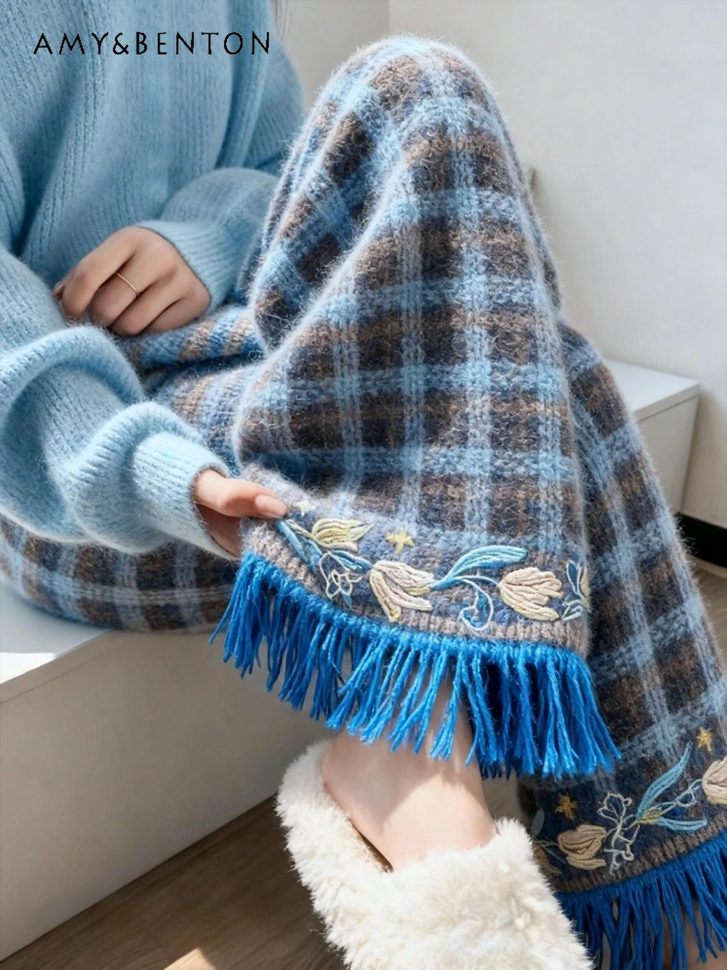 

Spring and Autumn New Chinese Style Women's Blue Plaid Knitted Straight Pants Floral Embroidery and Tassel Design Wide-Leg Pants