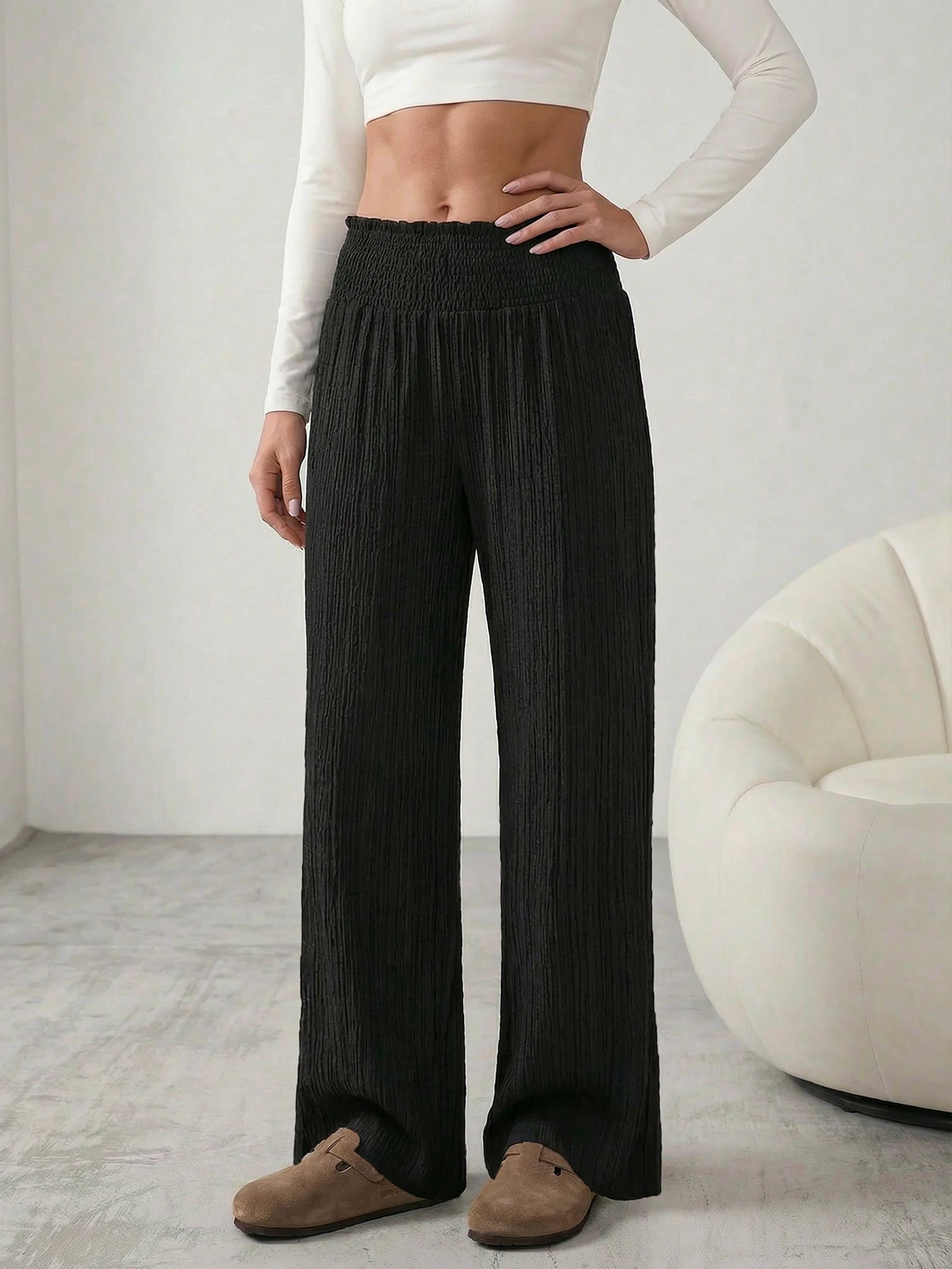 Pantaloni casual larghi da donna neri dimagranti versatili con vita alta arricciata e elastico in vita, perfetti per l'uso quotidiano e il pendolarismo