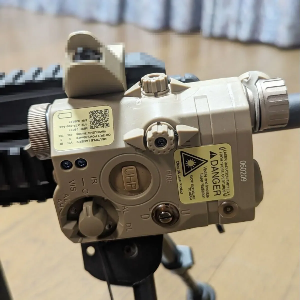 

Tactical Airsoft PEQ-15 PEQ15 LA5C Red Dot Green Blue IR Light Indicator Weapon Scout Light LED Strobe Airsoft Flashlight PEQ