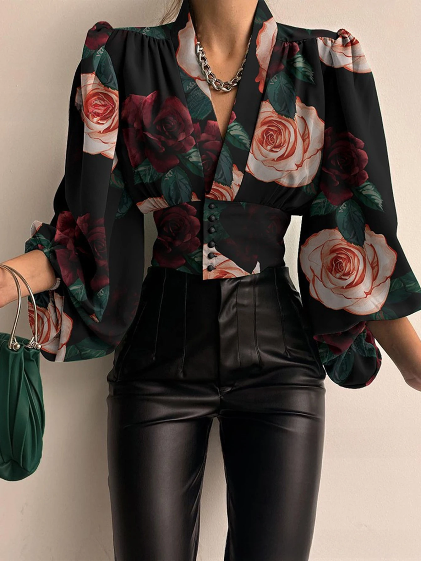 قمصان الخريف النسائية أساسيات الموضة بلون طويل الأكمام الخامس الرقبة كشكش هيم قمصان عادية