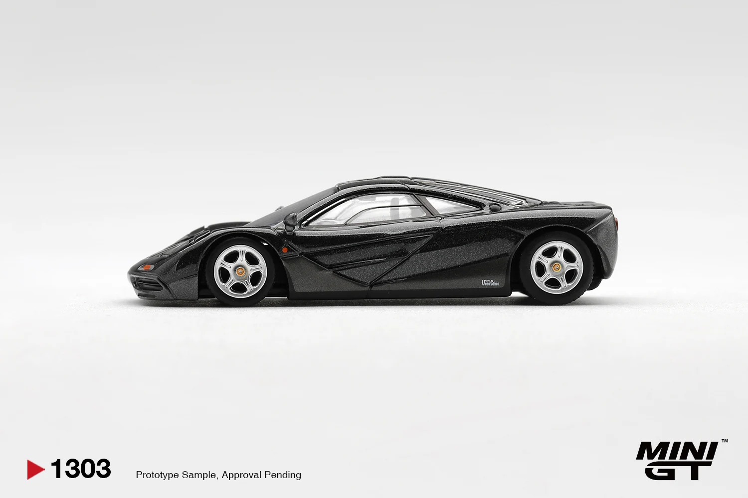 MINIGT 1/64 McLaren F1 Blue Black Metallic MGT01303-CH Cars Alloy Diecast Metal Model Kids Toys Boys view 3