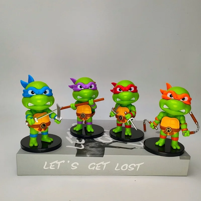 Nuevas figuras de las Tortugas Ninja en versión Q, adorables y perfectas para decorar el salpicadero del coche, el escritorio o como adorno. Muñecos y juguetes, un regalo ideal para los fans de TMNT.