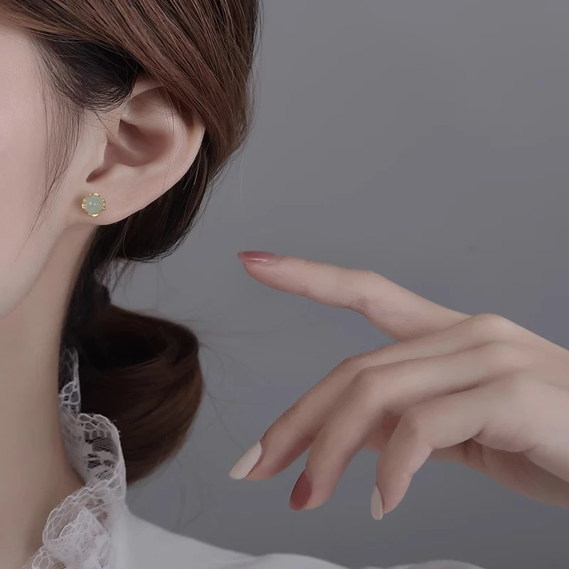 Chinese Style Retro Imitation Jade Small Stud Earrings For Women Exquisite Green Round Bead Earring Elegant Jewelry Gift
